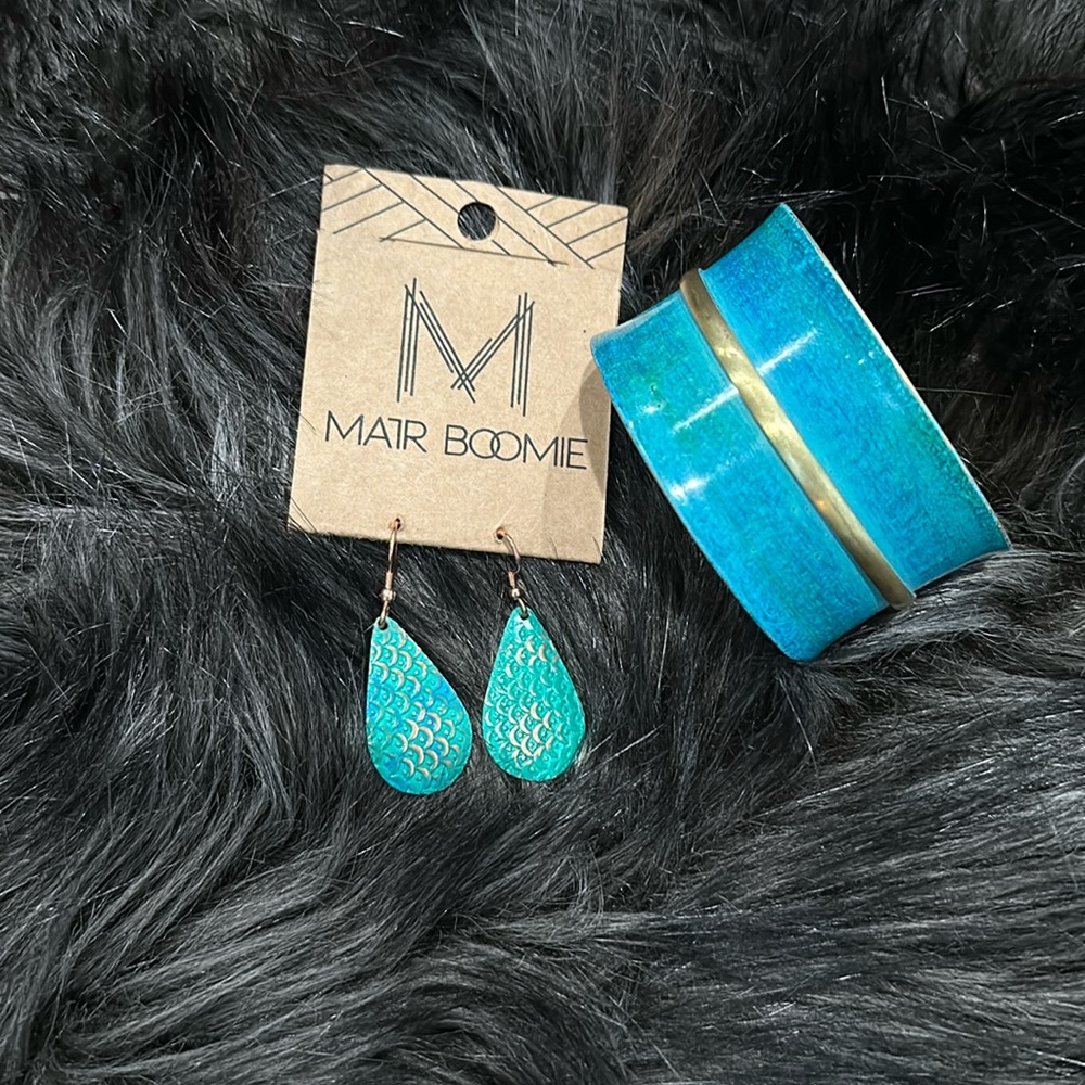 Bracelet and earrings set